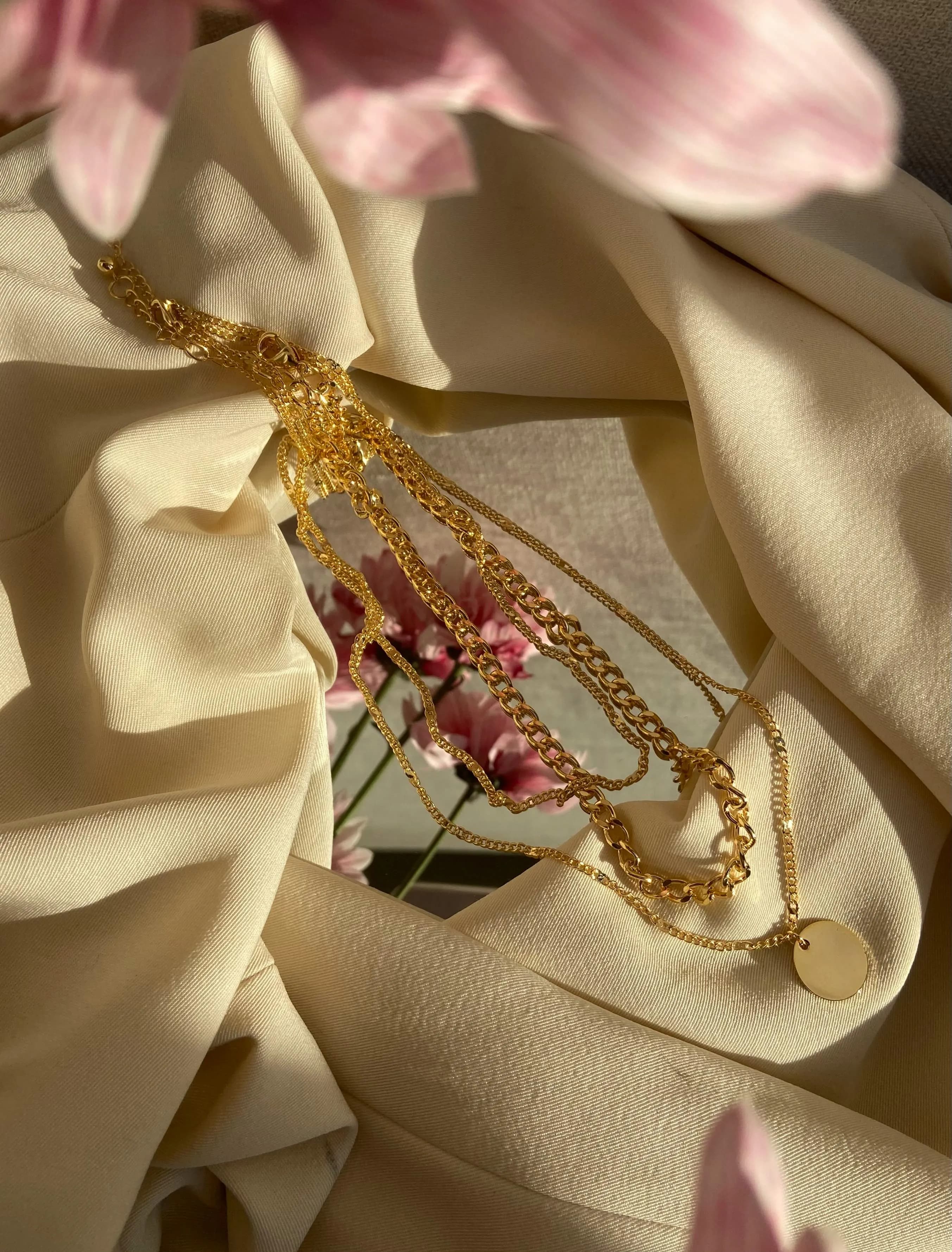 Elegant necklace
